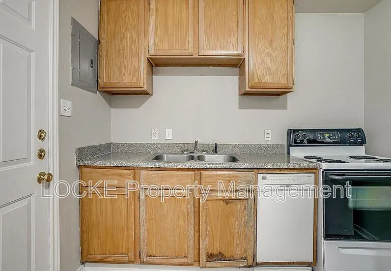 3419 S University Dr #B — Photo 2