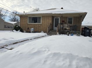 1408 S 10th St, Clinton, IA 52732