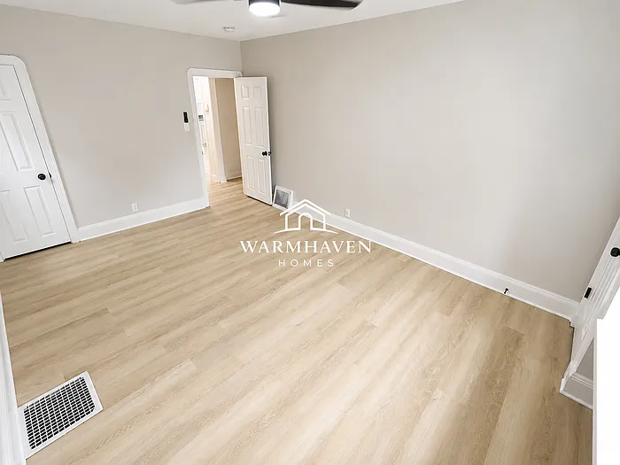 1040 Mercer Ave — Photo 3