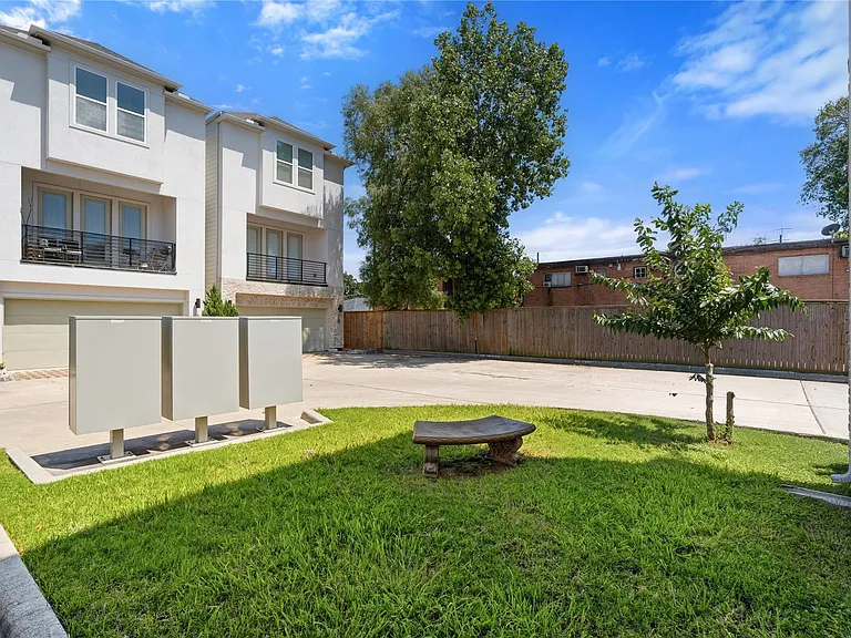 2102 Bello Amanecer Ln — Photo 25