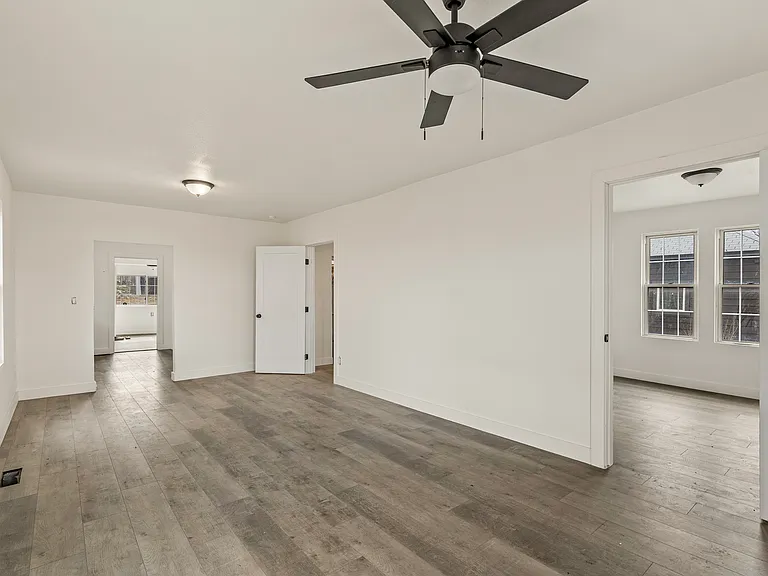 114 E Sherman Ave — Photo 10