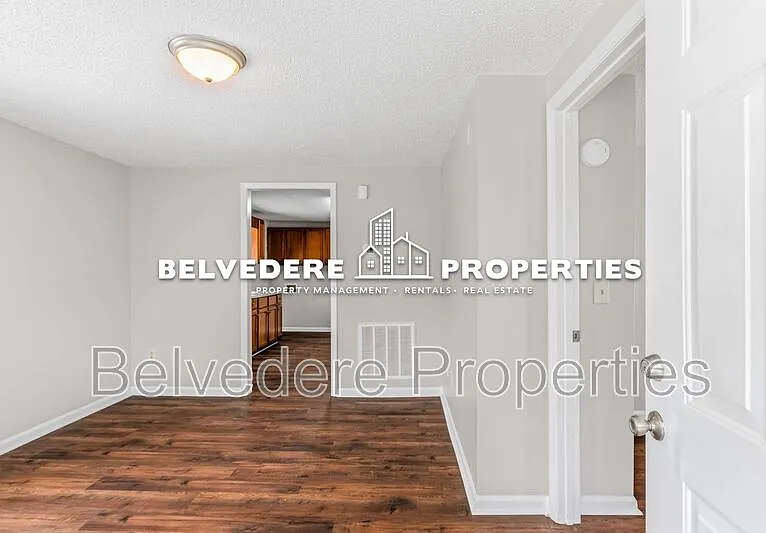 3 bed, 1.0 bath, 1000 sqft, $1,200 — Photo 4