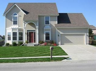1114 Regency Dr, Kearney, MO 64060