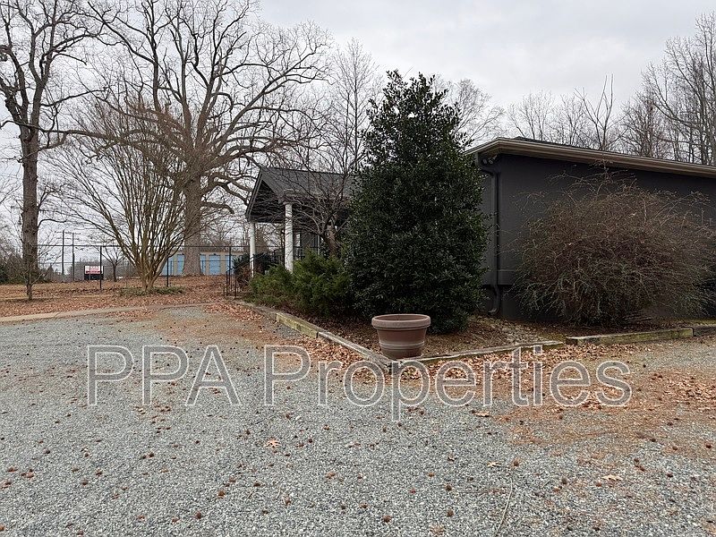 2nd image of 304 E Washington St
