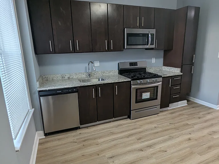 1726 Carswell St — Photo 7