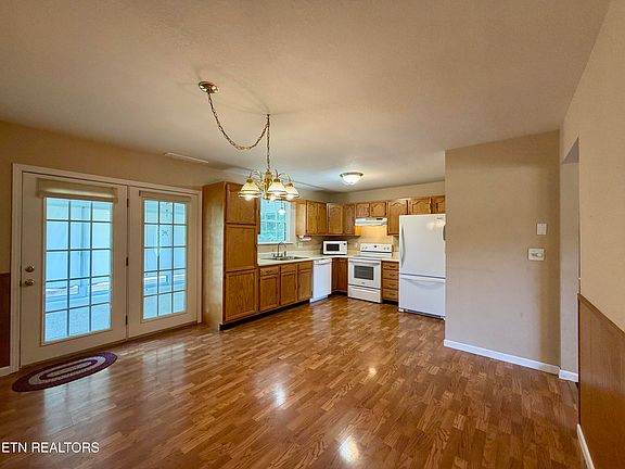 5th image of 187 Crowley Cir