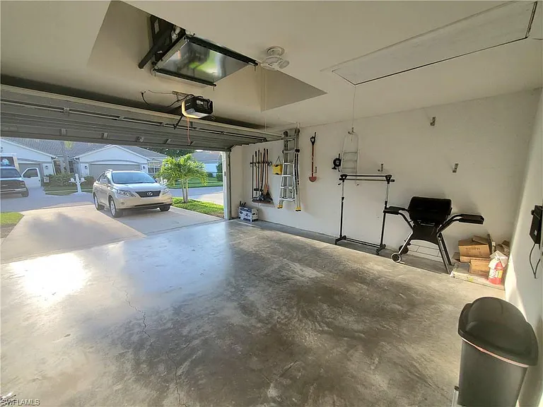 992 Marblehead Dr — Photo 45