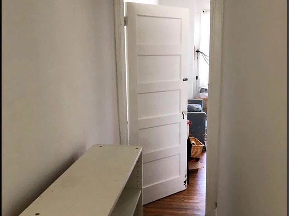 5th image of 4714 Baltimore Ave #B