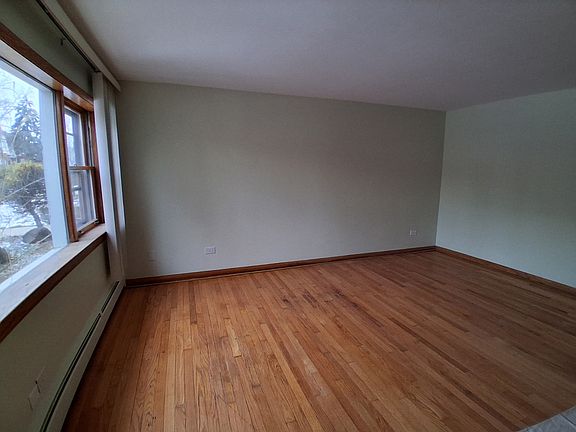 3rd image of 3707 Clarence Ave #1G