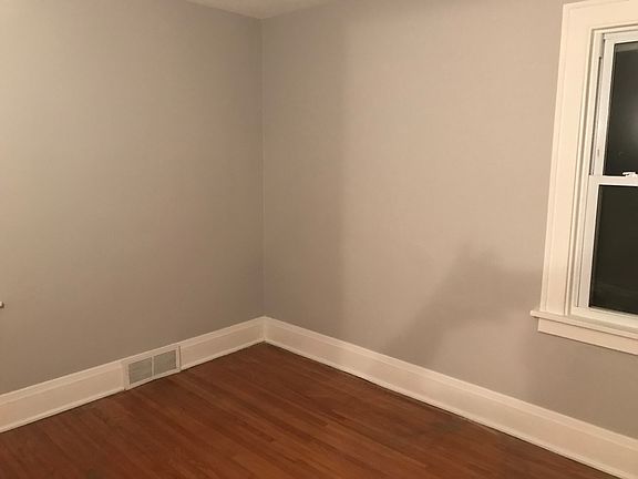 2nd image of 532 Linden Ave Unit 2