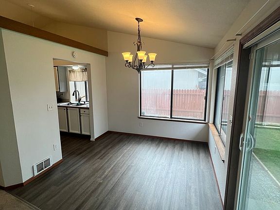 5th image of 1002 192nd St E
