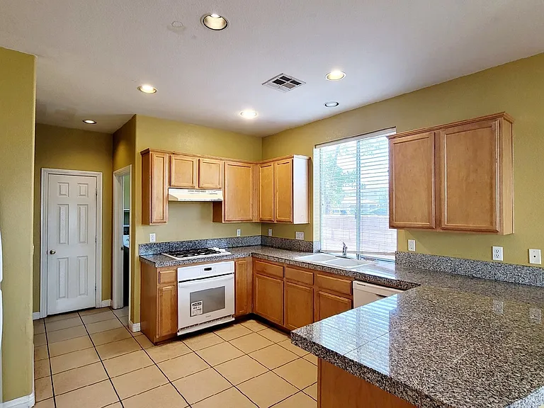 6252 Huntington Ridge Ave — Photo 6