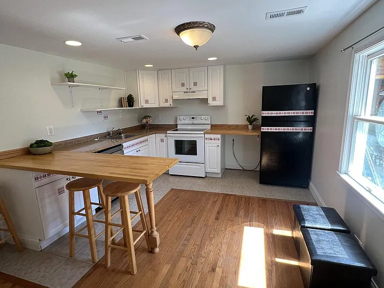 626 Clark Ave — Photo 5
