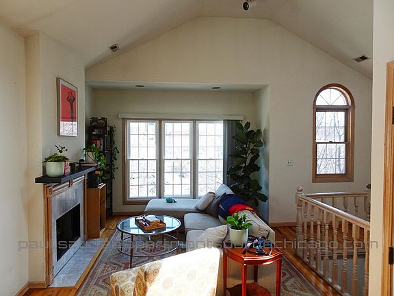 3rd image of 1112 N Marshfield Ave #2R
