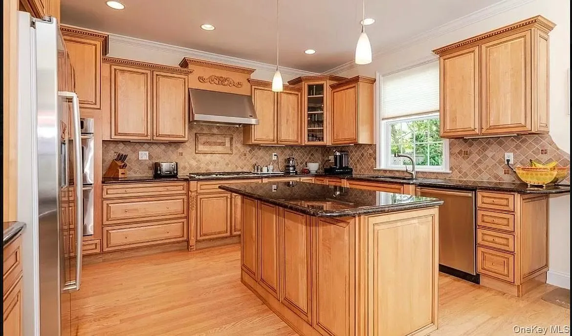 5 bed, 3.5 bath, 3239 sqft, $7,500 — Photo 4