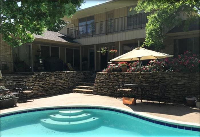 1st image of 3903 Woodvine Dr