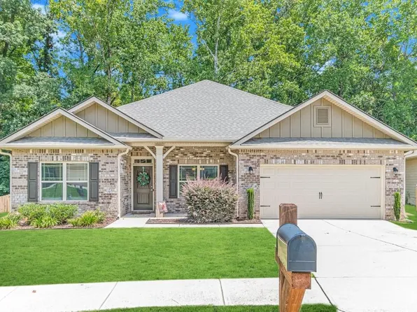 506 Brooks Village Dr, Pendergrass, GA 30567