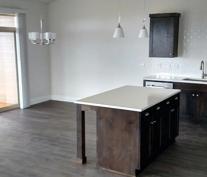 2556 NW Awbrey Point Cir — Photo 5