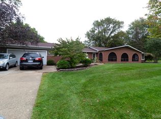 2537 Cornell Dr, Lapeer, MI 48446