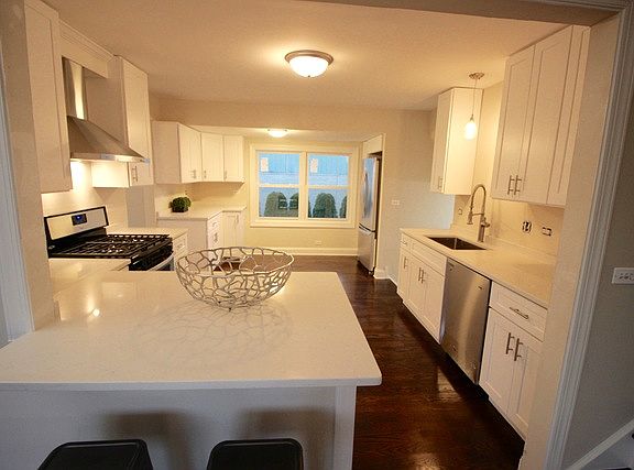 2nd image of 2226 N Burke Dr