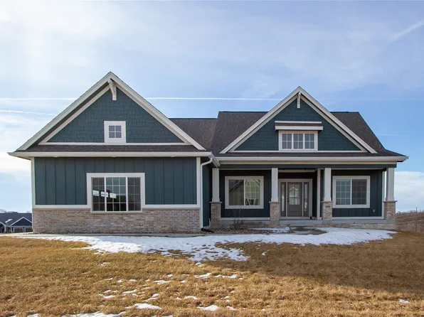 3085 Willow Ln, Pella, IA 50219