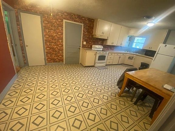 2nd image of 2615 Sweetgum Ln