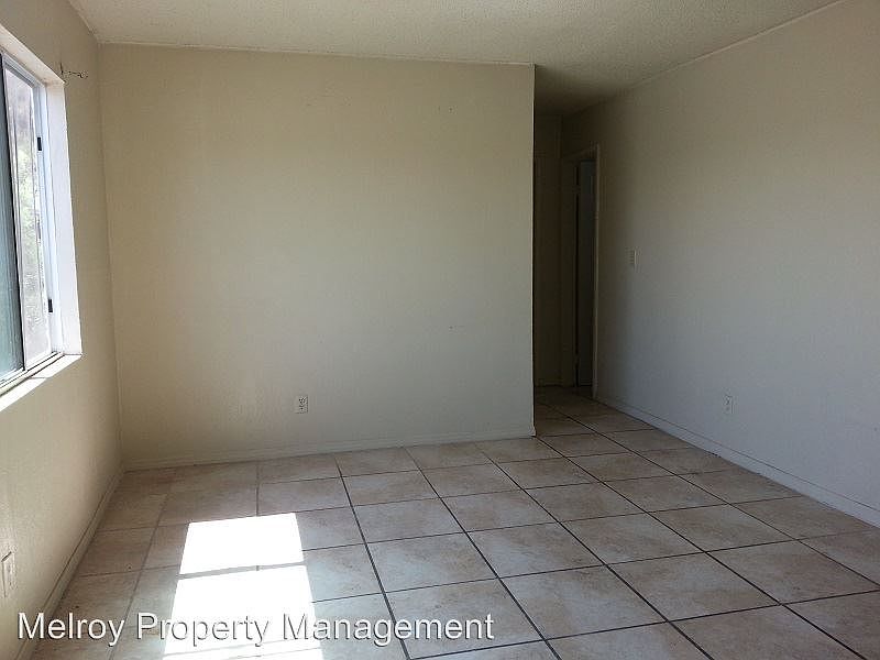 2nd image of 3855 Menlo Ave APT 04