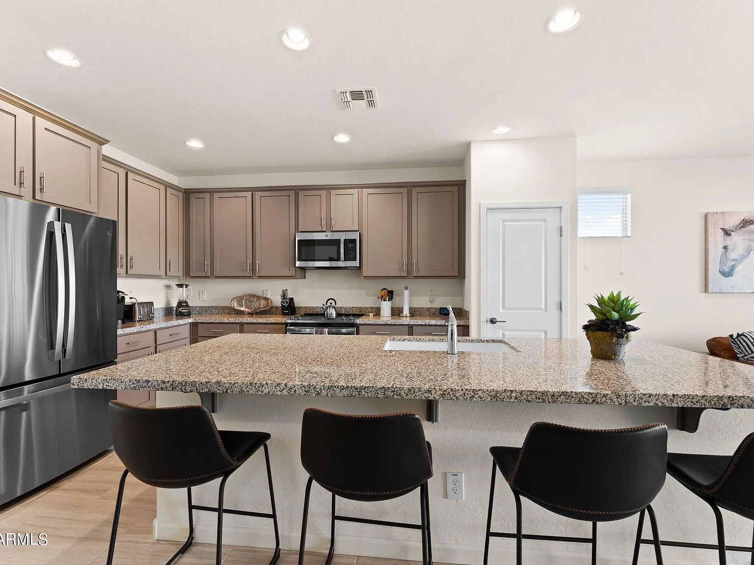 3 bed, 2.0 bath, 1839 sqft, $3,500 — Photo 3