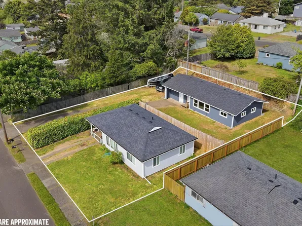 1707 Grant St, North Bend, OR 97459