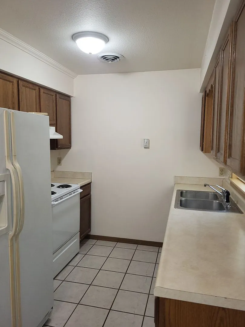 Bertrand Apts — Photo 1
