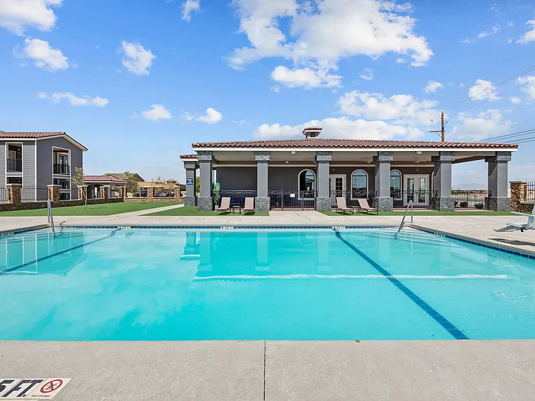 DISTRICT AT PELLICANO — Photo 25