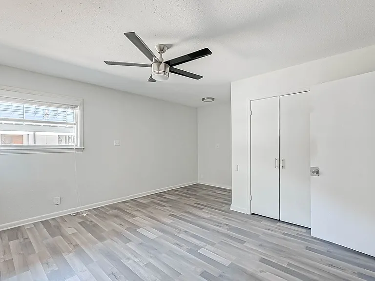 2420 McDuffie St — Photo 8