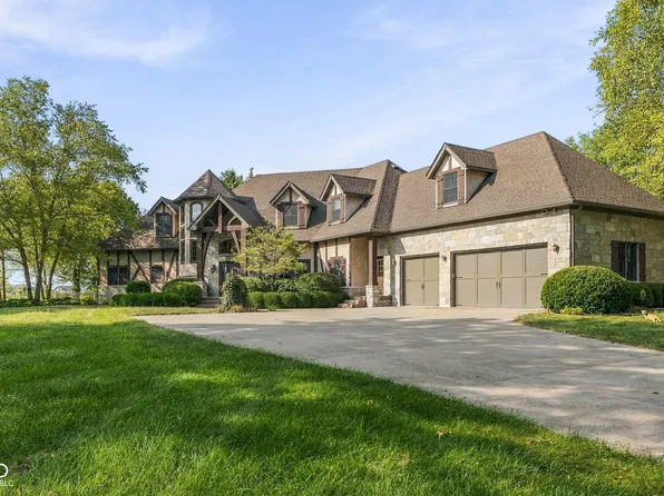 992 W Stones Crossing Rd, Greenwood, IN 46143