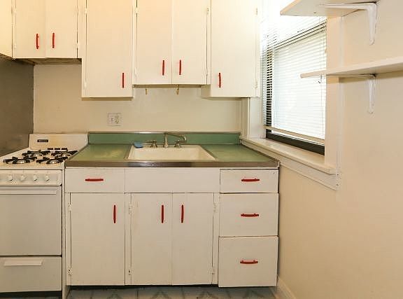 3rd image of 4546 N Damen Ave #D000
