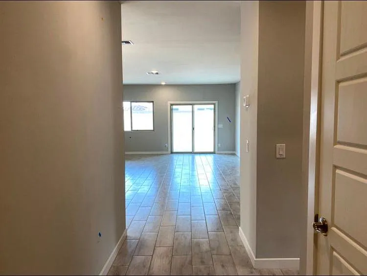 976 E White Wing Dr — Photo 4