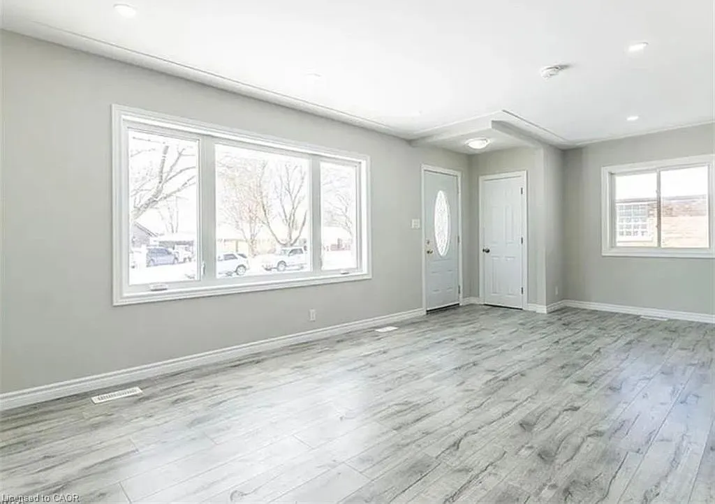 116 Siebert Avenue Kitchener — Photo 2