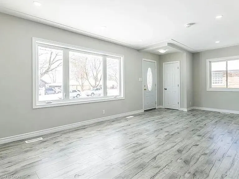 116 Siebert Ave #MAIN — Photo 2