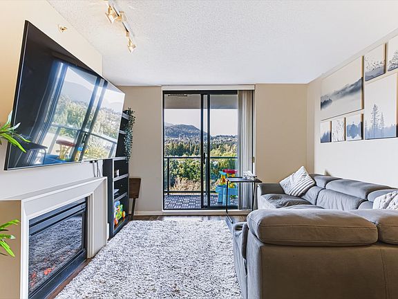 3rd image of 2982 Burlington Dr #1006