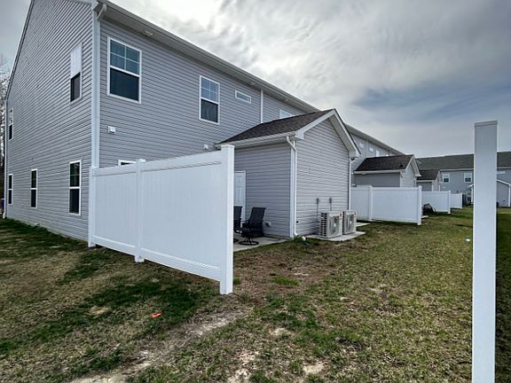 3rd image of 724 Sylvia St