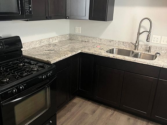 3rd image of 8506 Apple St