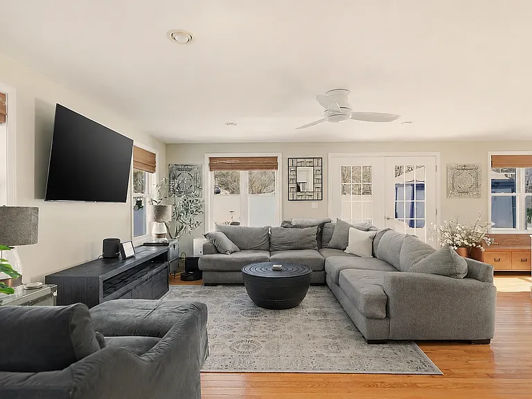 118 Center Ave — Photo 11