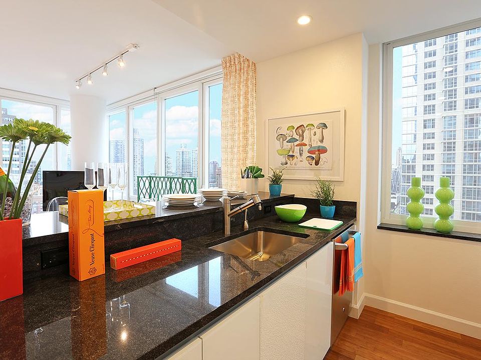 1st image of 175 W 60th St APT 17F