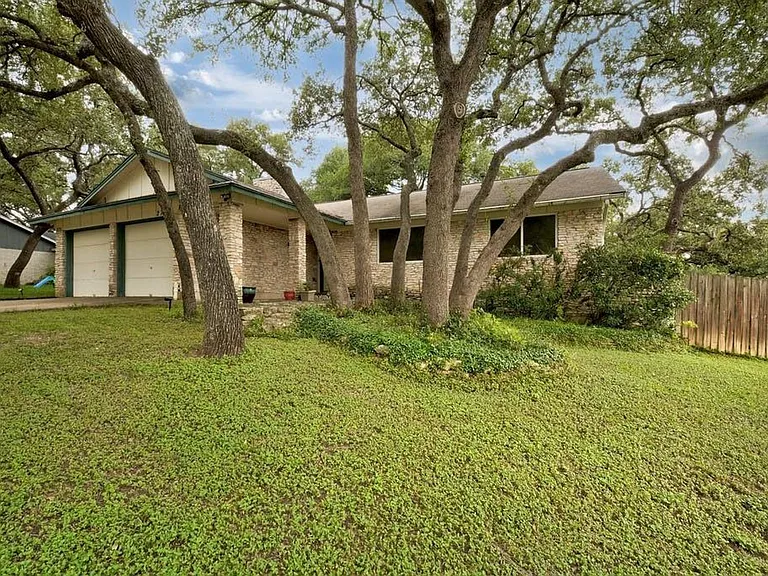 2710 Deeringhill Dr — Photo 2