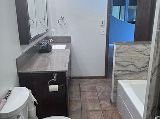 712 W Lakeshore Ct, Lincoln, NE 68528