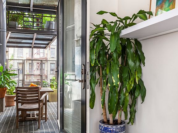 4th image of 39 Crosby St APT 3S