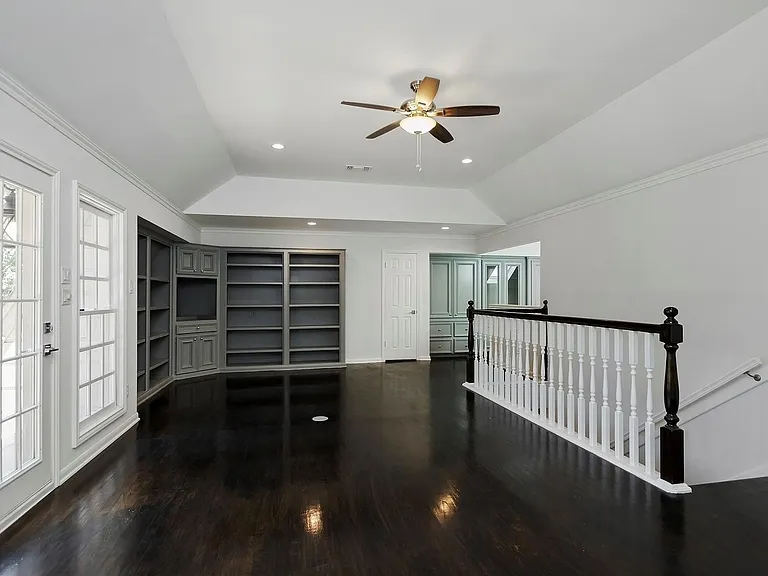 810 Herdsman Dr — Photo 41