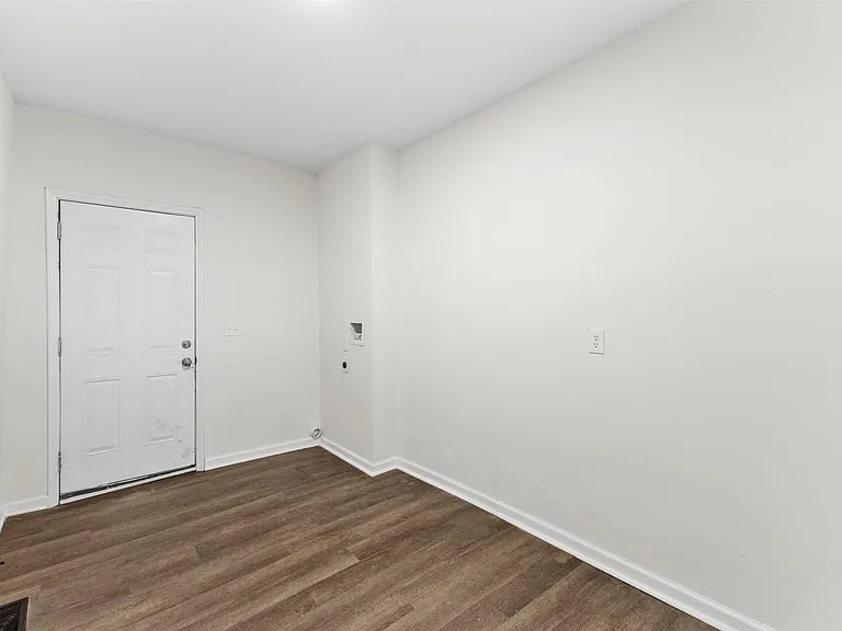 1341 Mooberry St — Photo 8