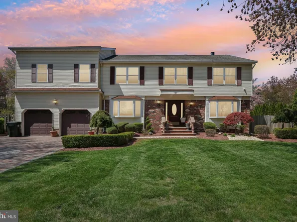 62 Rockwell Cir, Marlboro, NJ 07746