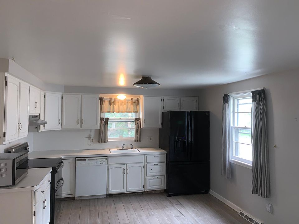 1st image of 101 Los Robles St