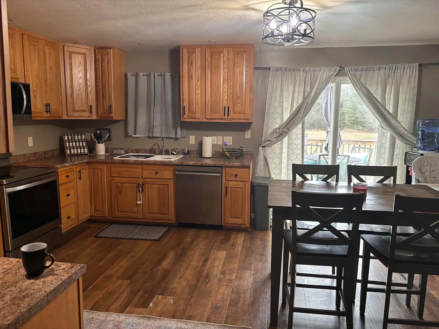 3 bed, 1176 sqft, $1,850 — Photo 3